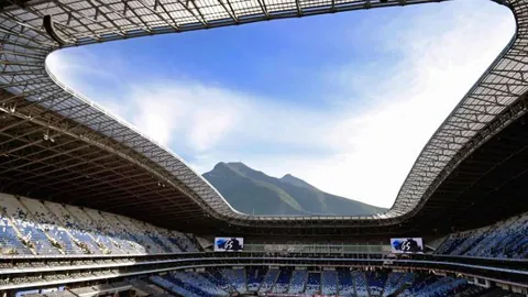 [实时战报]半场比分：热火3-0领跑堪萨斯，苏亚雷斯传射建功，梅西神射成焦点